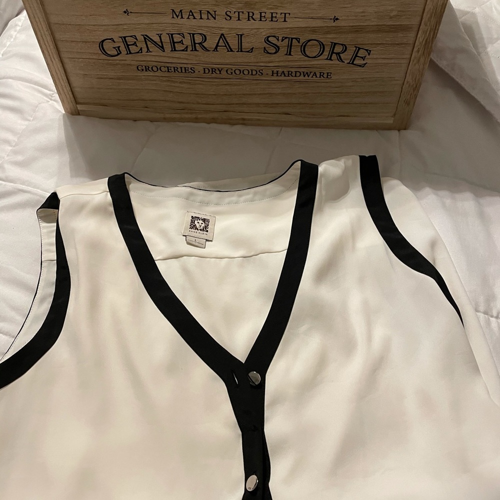 Sold✅Medium/large Ann Klein blouse ... looks lovely ❤️